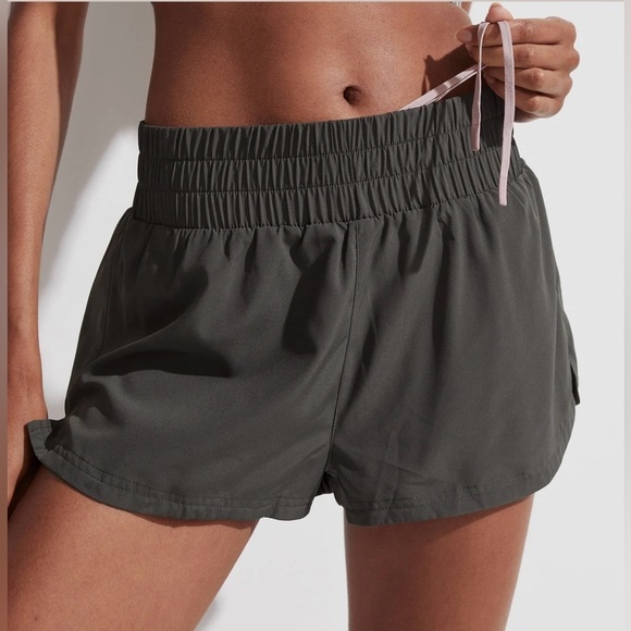 Varley Pants - Varley Kallin Running Short 1.5" Olive Stone green size XS sold out style
